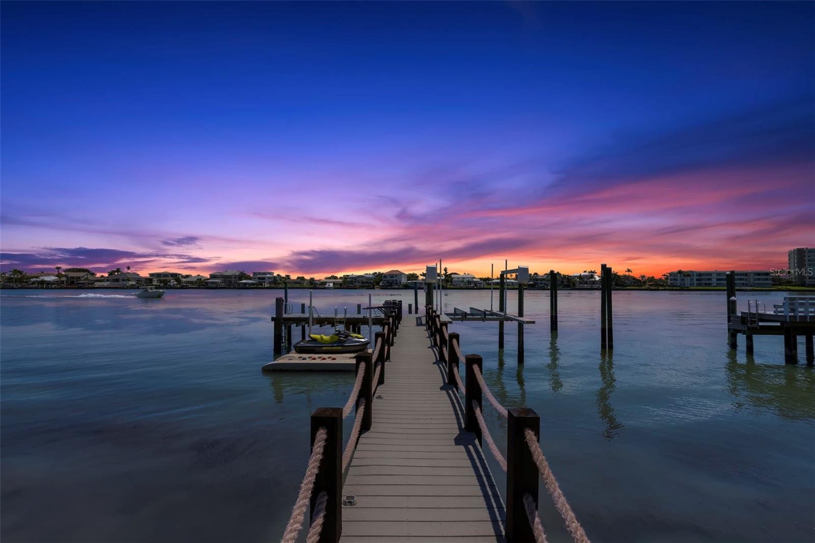 Single Family Residence in CLEARWATER BEACH, FL - Daniel Dourado