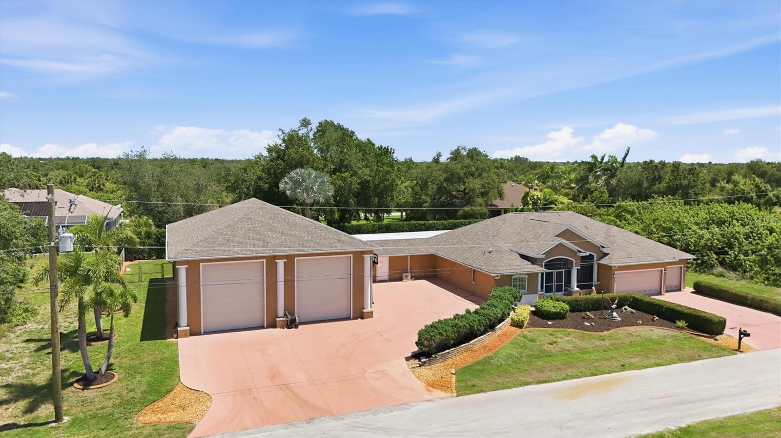 Single Family Residence in PORT CHARLOTTE, FL - Daniel Dourado