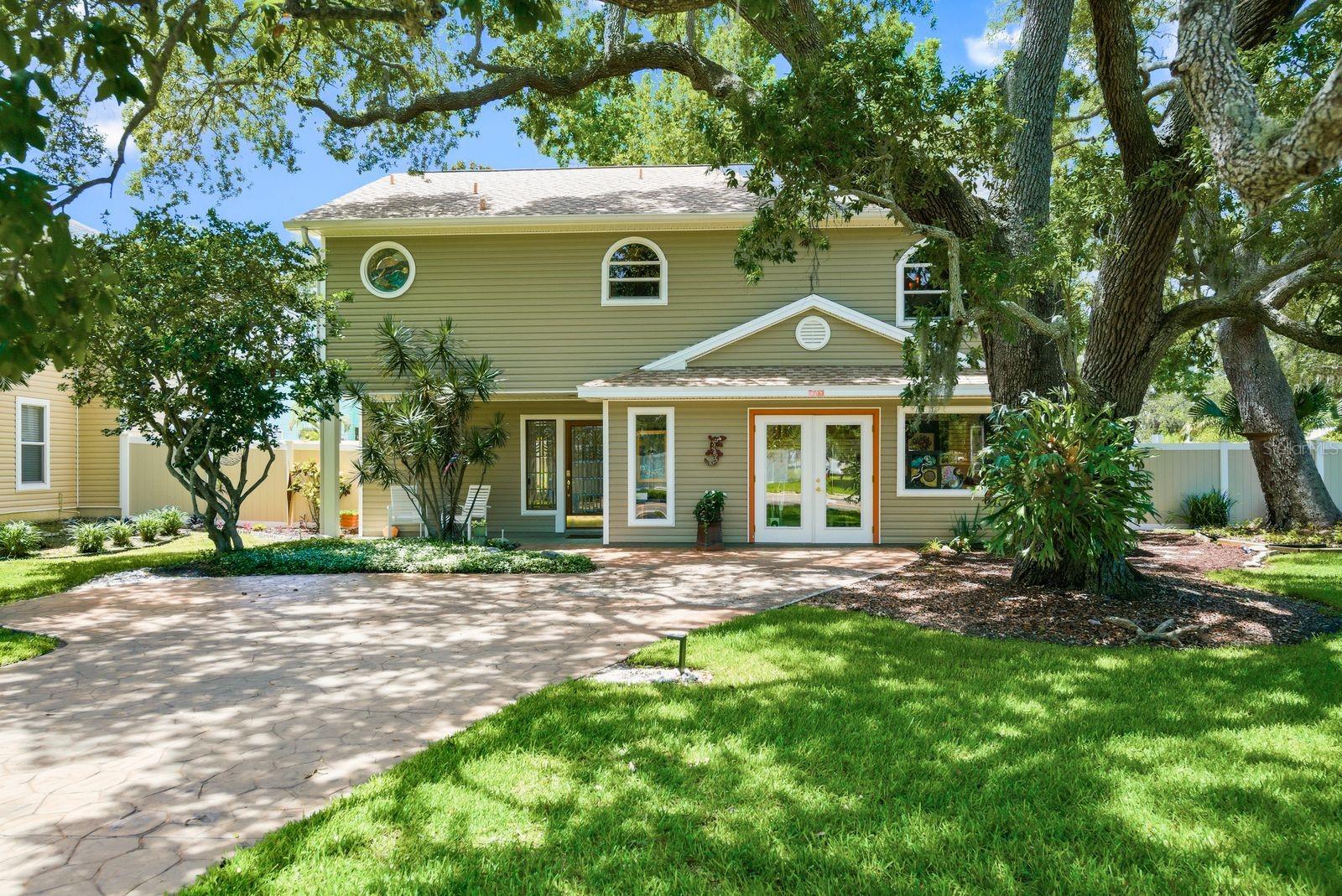 Single Family Residence in DUNEDIN, FL - Daniel Dourado