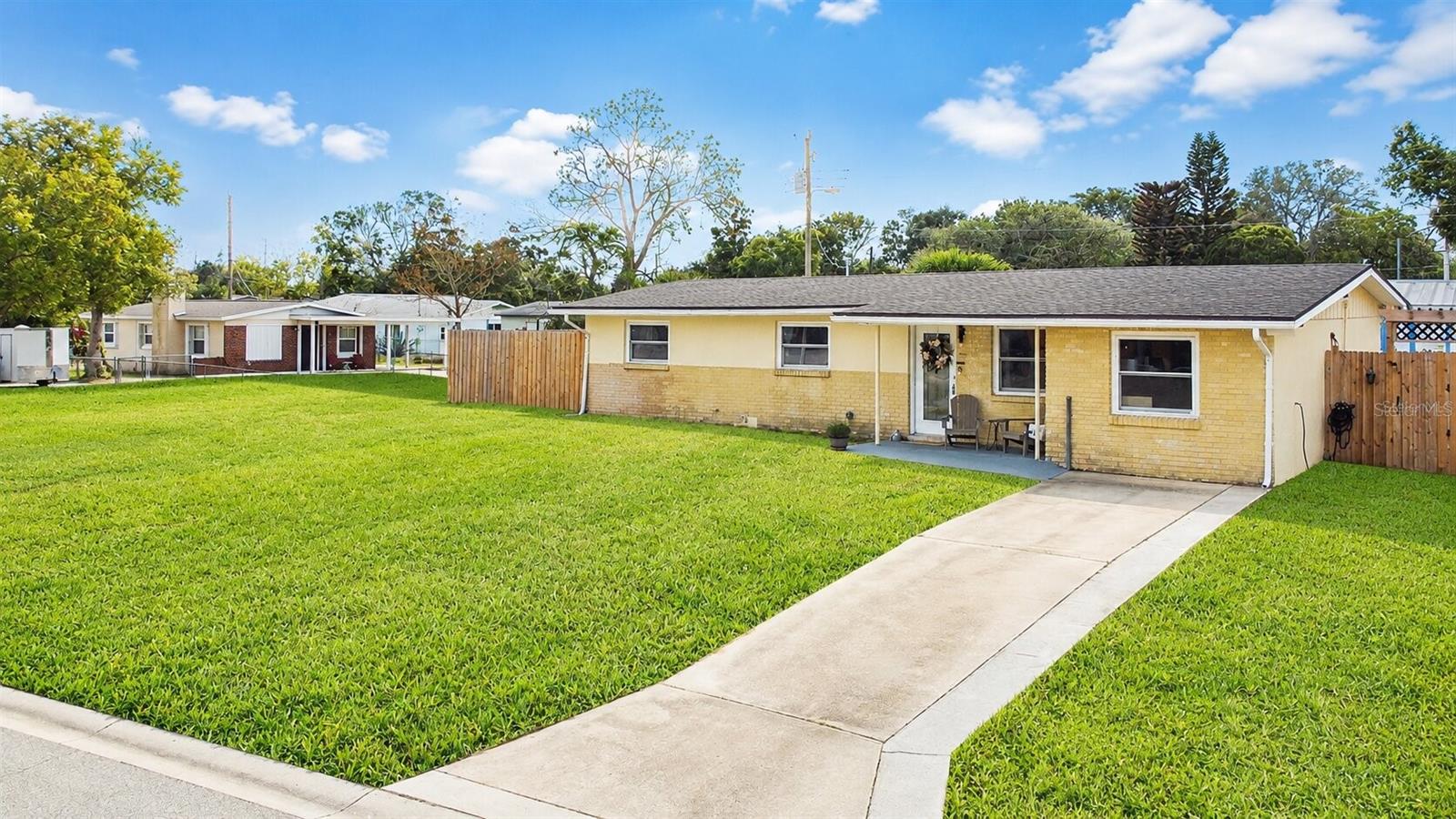 Single Family Residence in DAYTONA BEACH, FL - Daniel Dourado