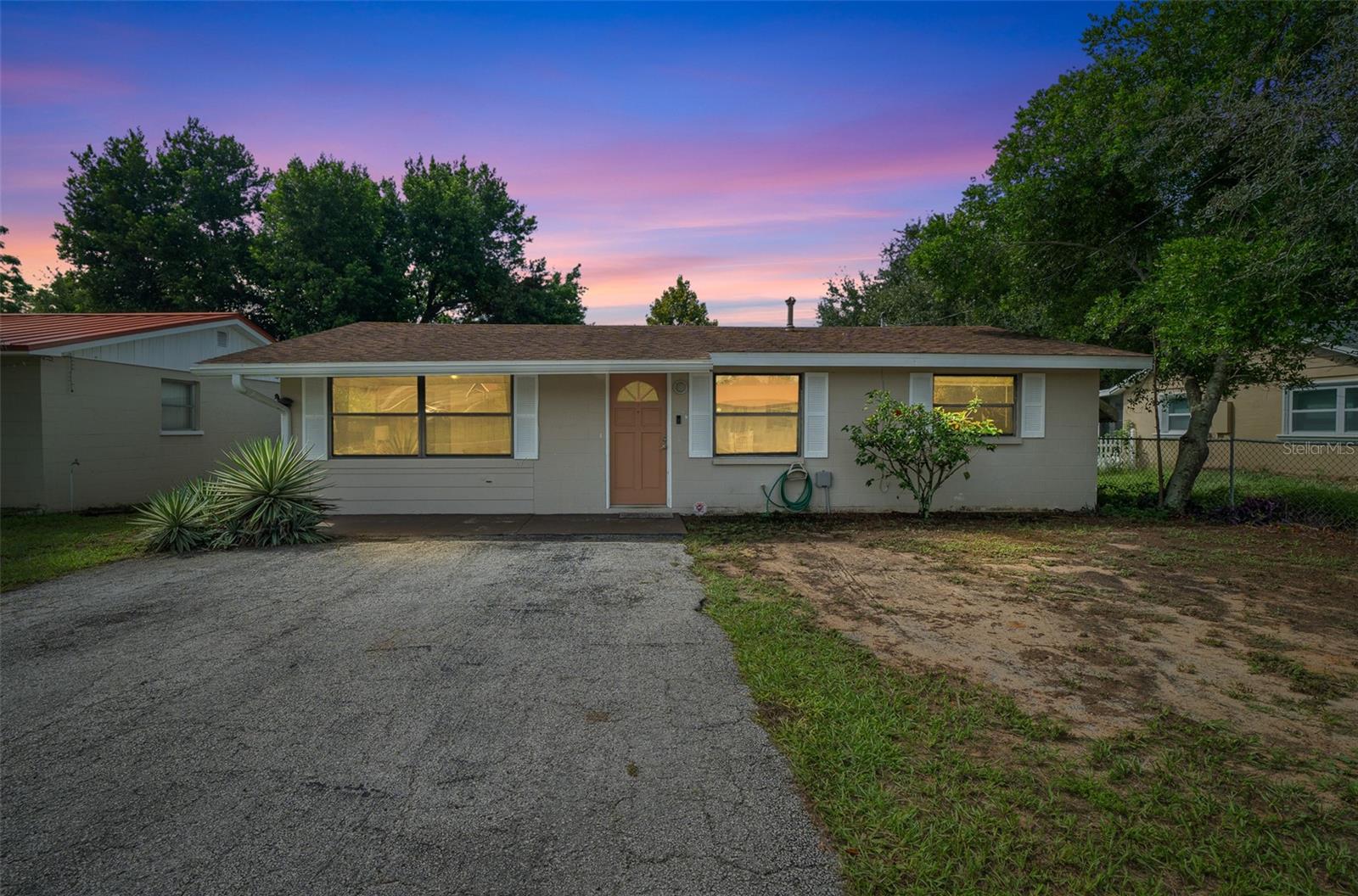 Single Family Residence in TAVARES, FL - Daniel Dourado
