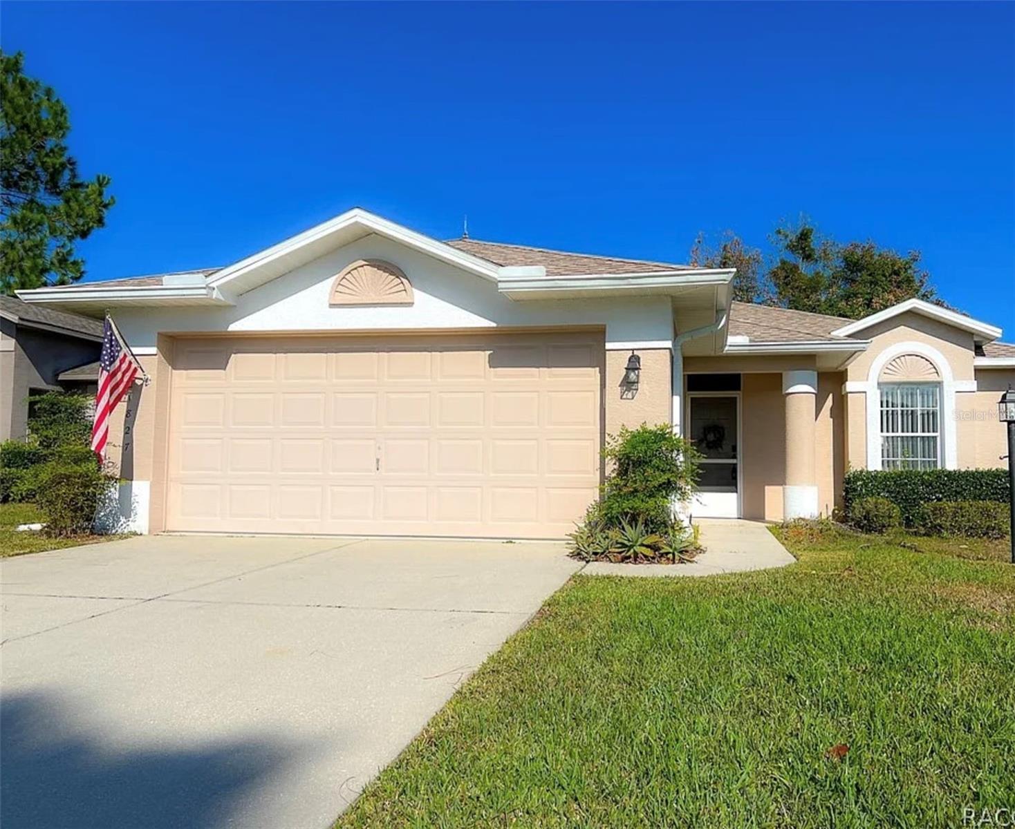 Single Family Residence in LECANTO, FL - Daniel Dourado