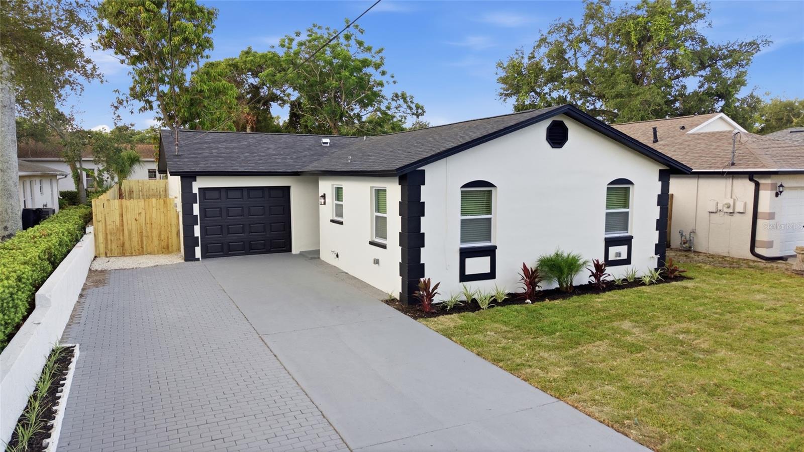 Single Family Residence in CLEARWATER, FL - Daniel Dourado