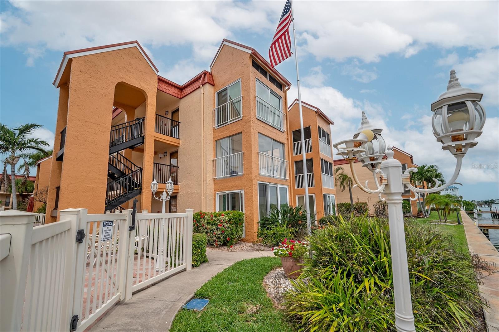 Condominium em ST PETE BEACH, FL - Daniel Dourado