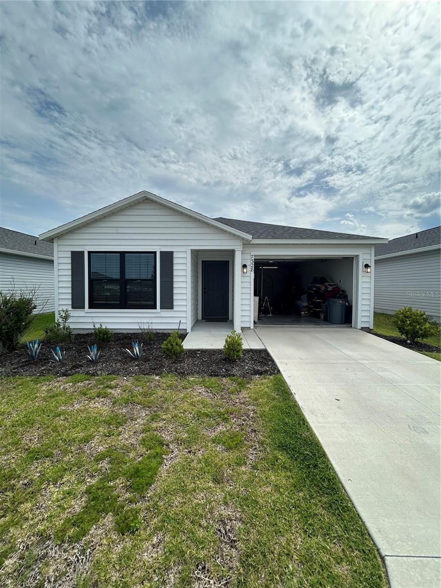 Single Family Residence in MIDDLETON, FL - Daniel Dourado