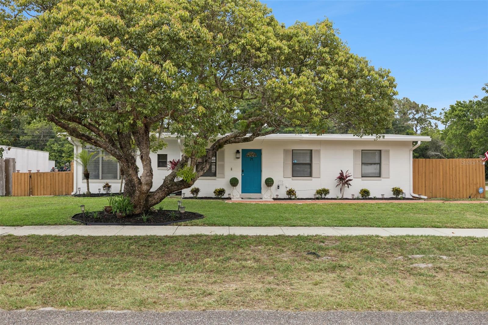 Single Family Residence in CHULUOTA, FL - Daniel Dourado