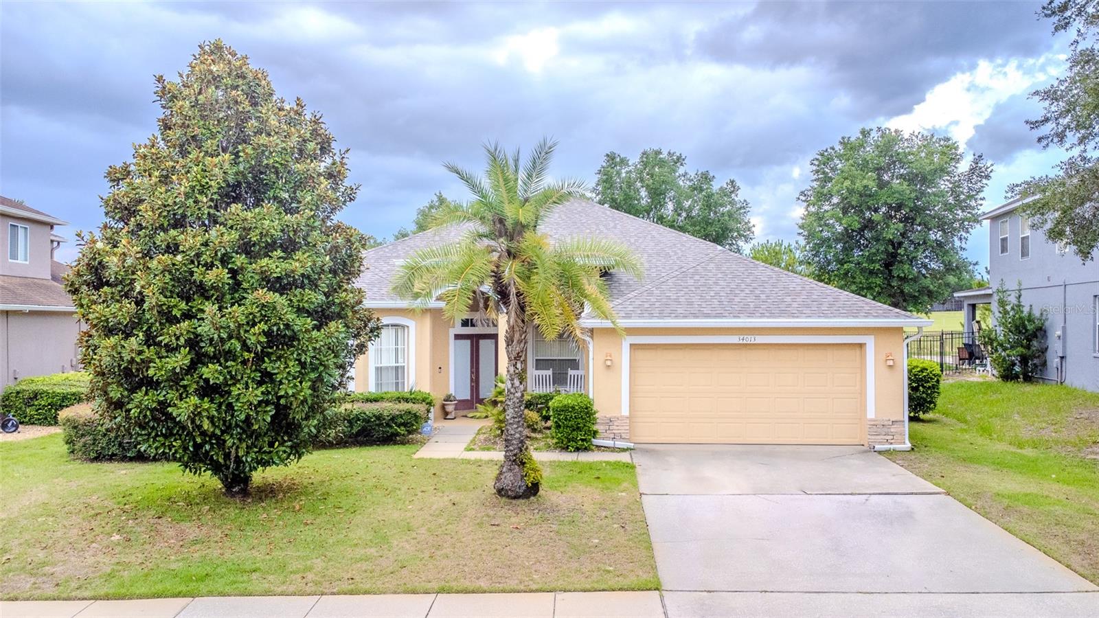 Single Family Residence in SORRENTO, FL - Daniel Dourado