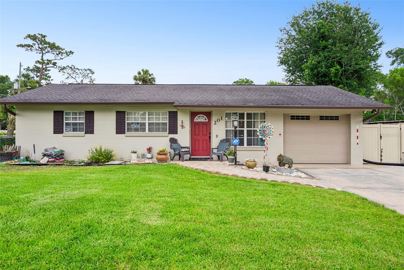 Single Family Residence in CASSELBERRY, FL - Daniel Dourado