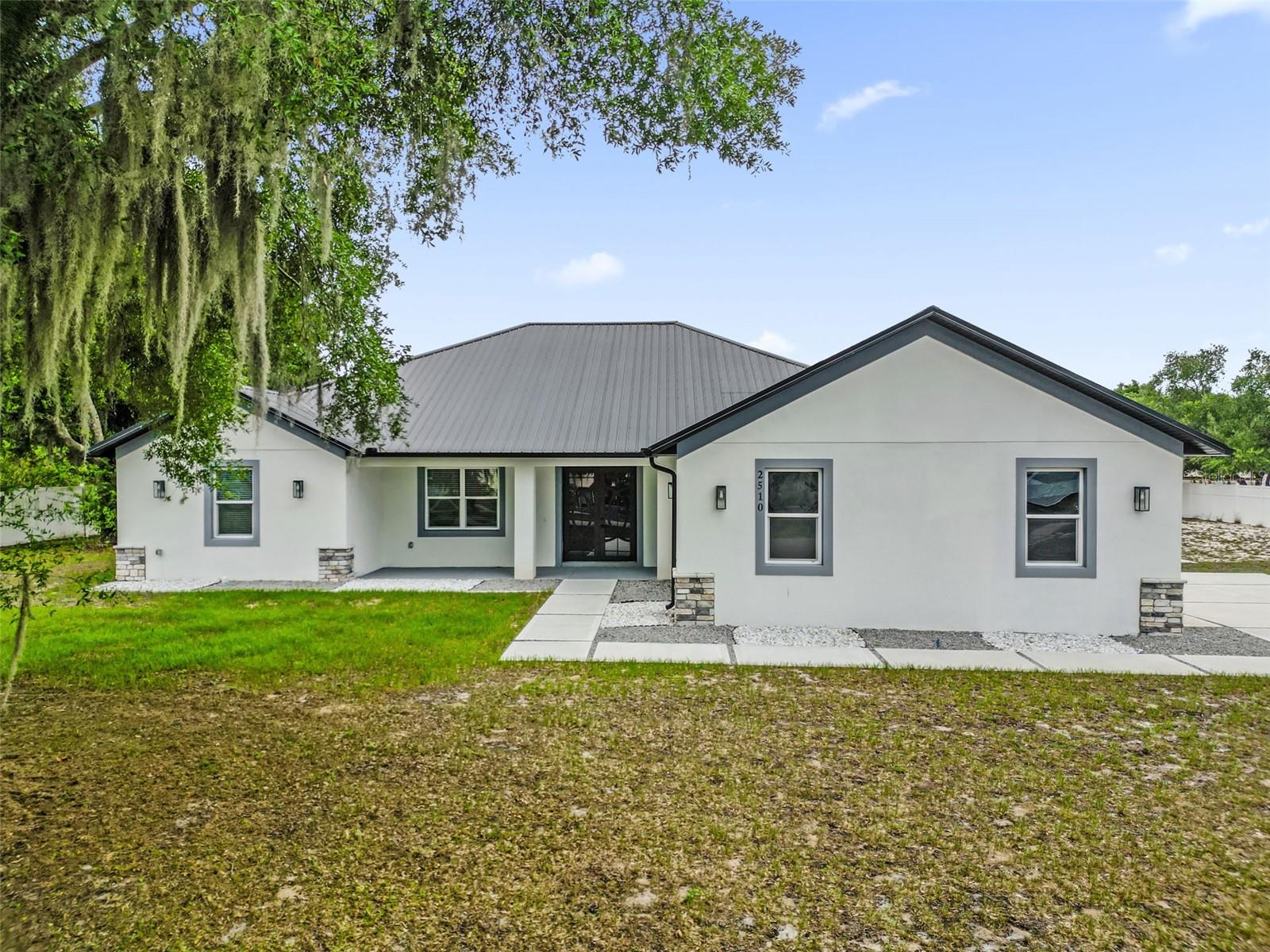 Single Family Residence in LAKE WALES, FL - Daniel Dourado