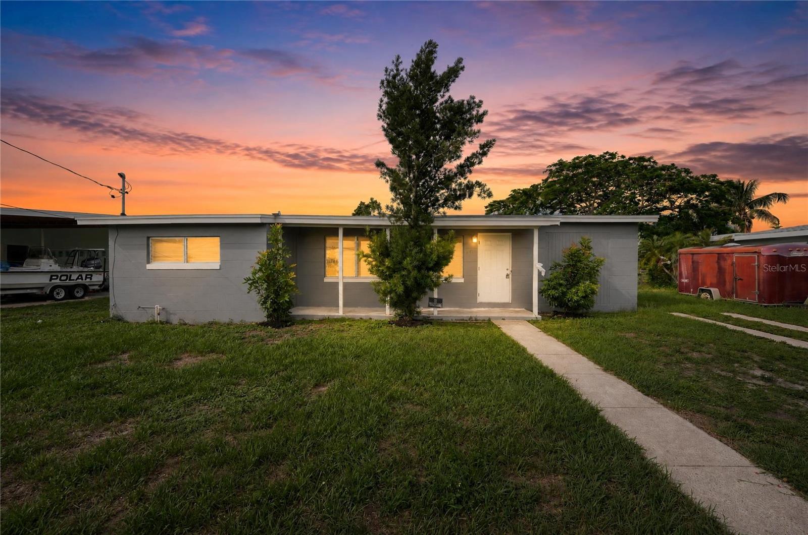 Single Family Residence in PORT CHARLOTTE, FL - Daniel Dourado
