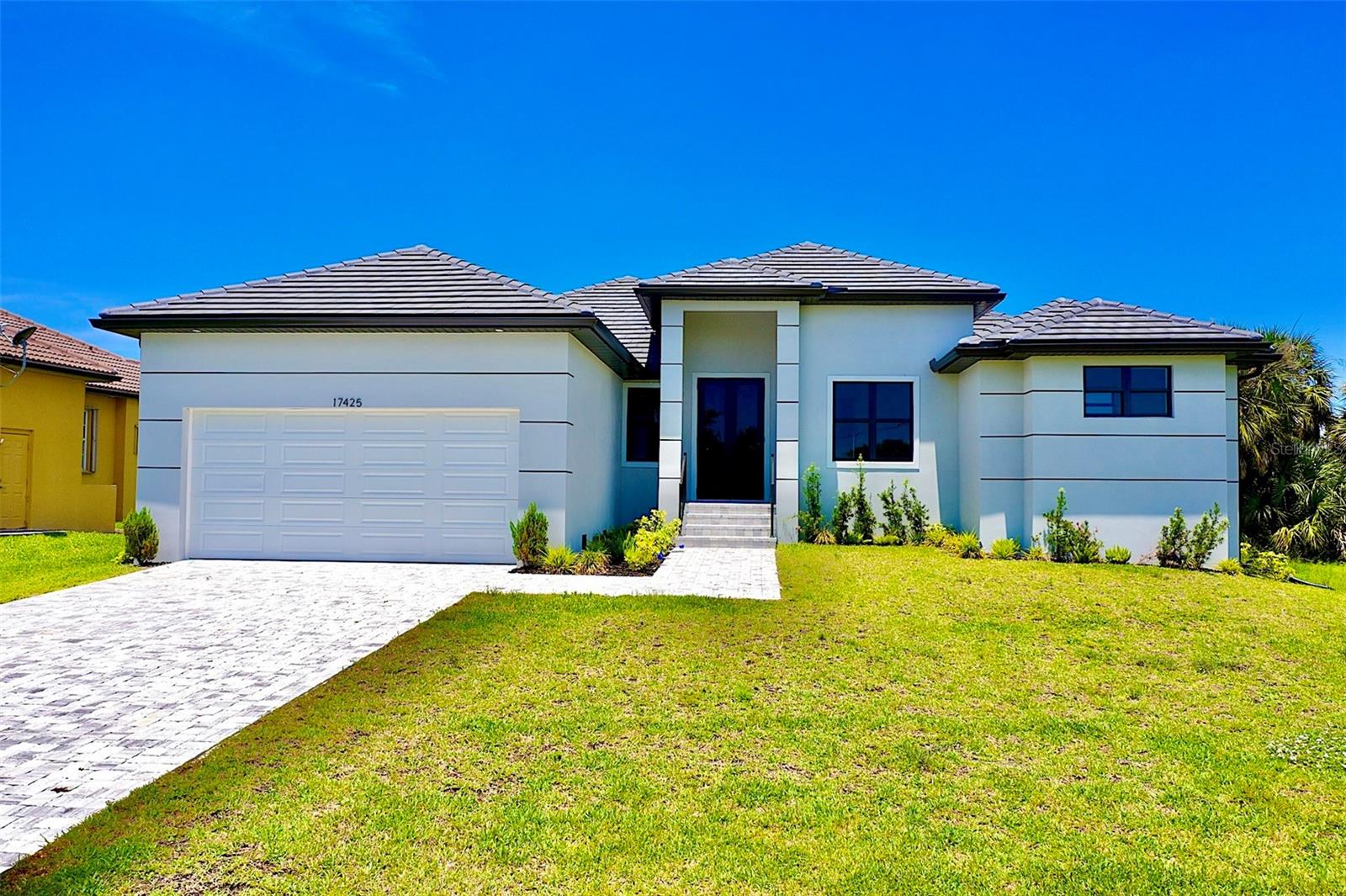 Single Family Residence in PUNTA GORDA, FL - Daniel Dourado