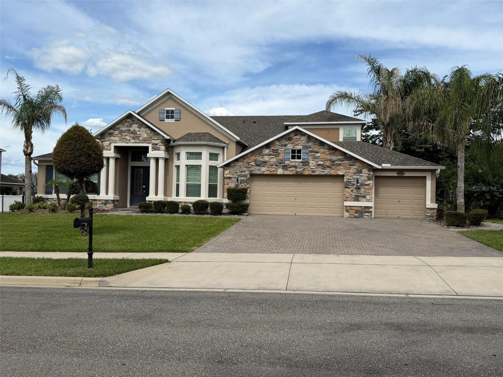 Single Family Residence in APOPKA, FL - Daniel Dourado