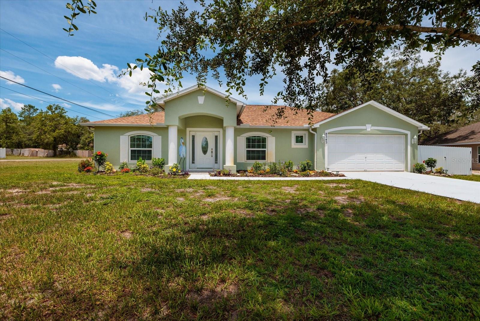 Single Family Residence in WEEKI WACHEE, FL - Daniel Dourado