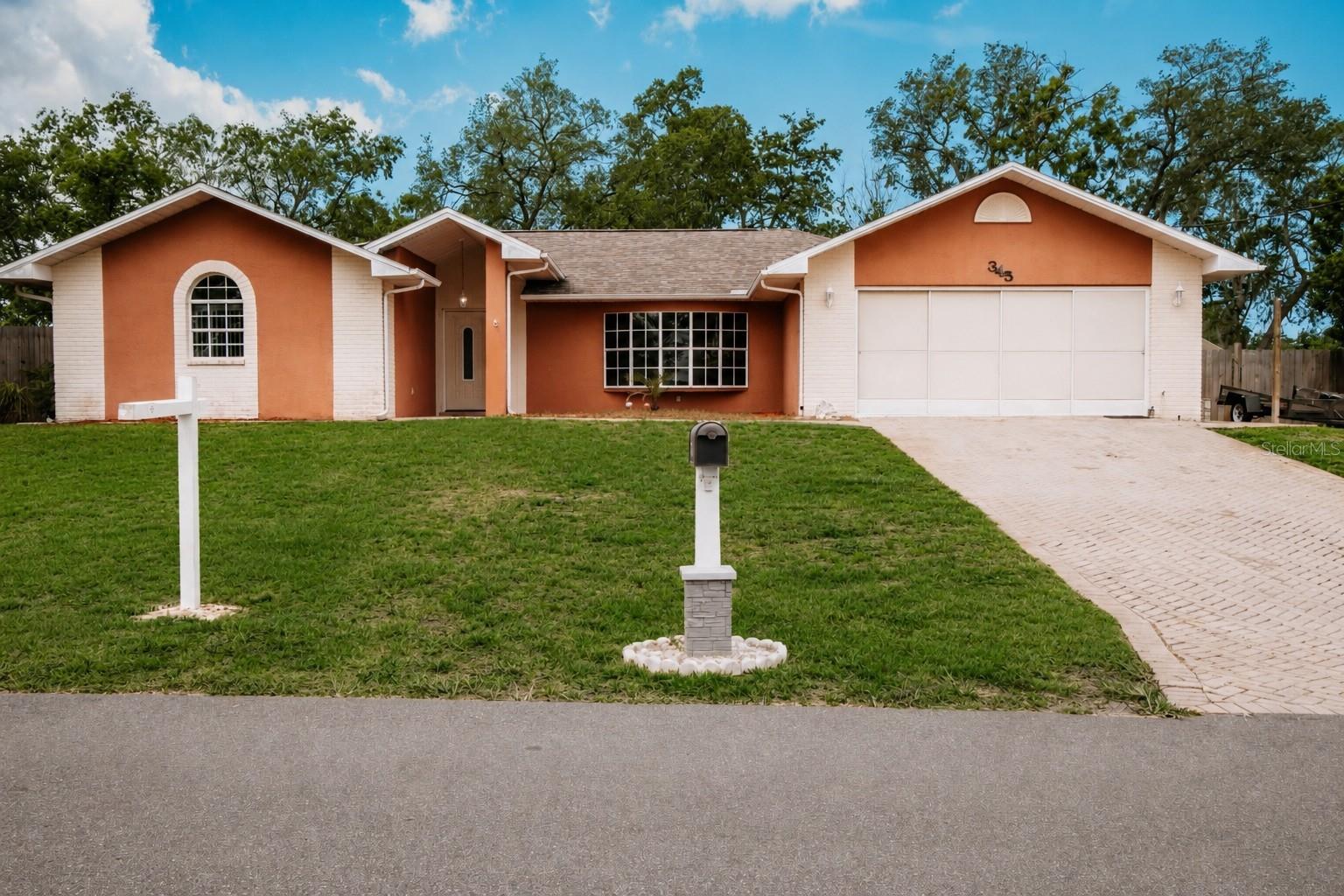 Single Family Residence in SPRING HILL, FL - Daniel Dourado