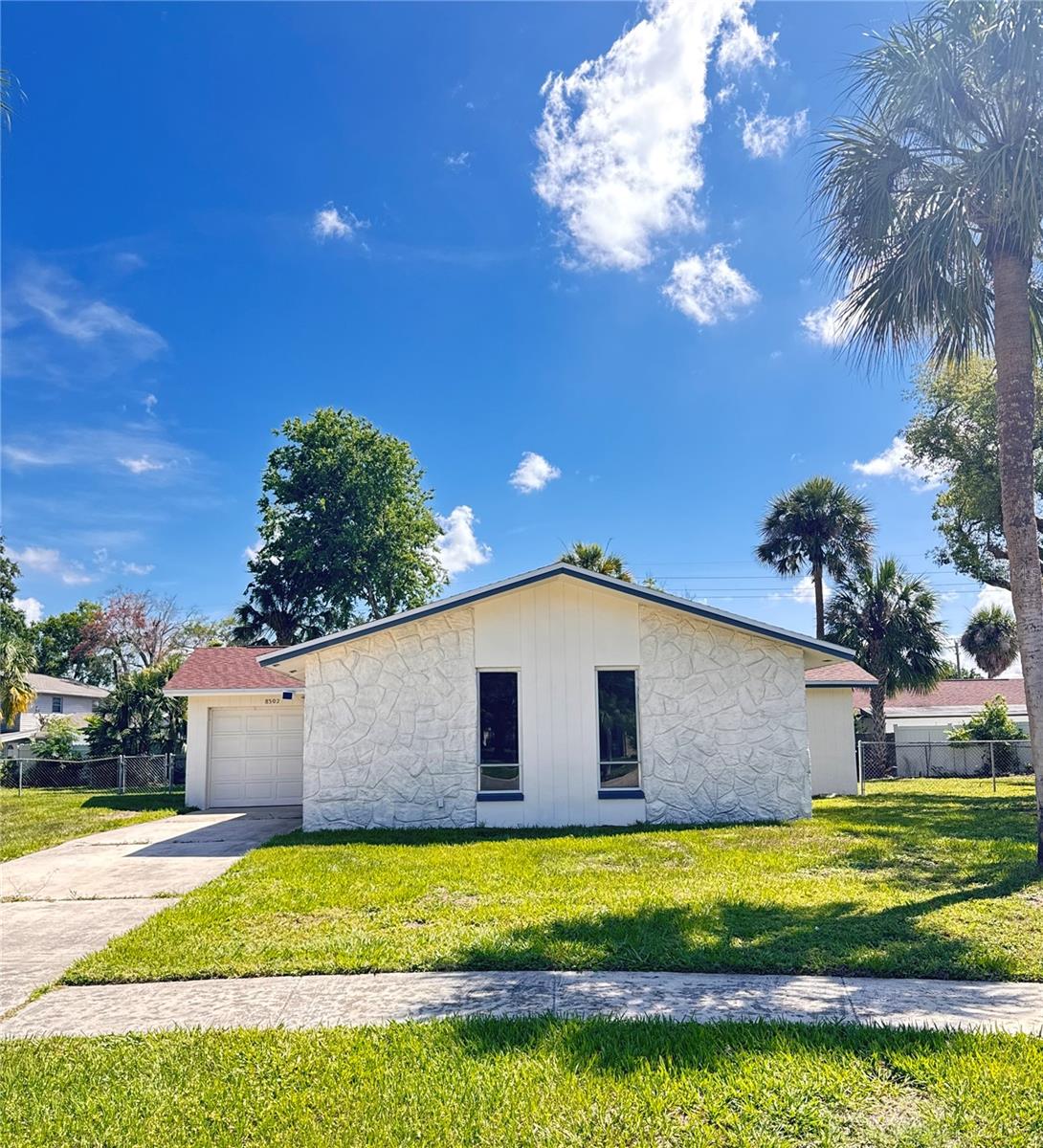 Single Family Residence in TAMPA, FL - Daniel Dourado