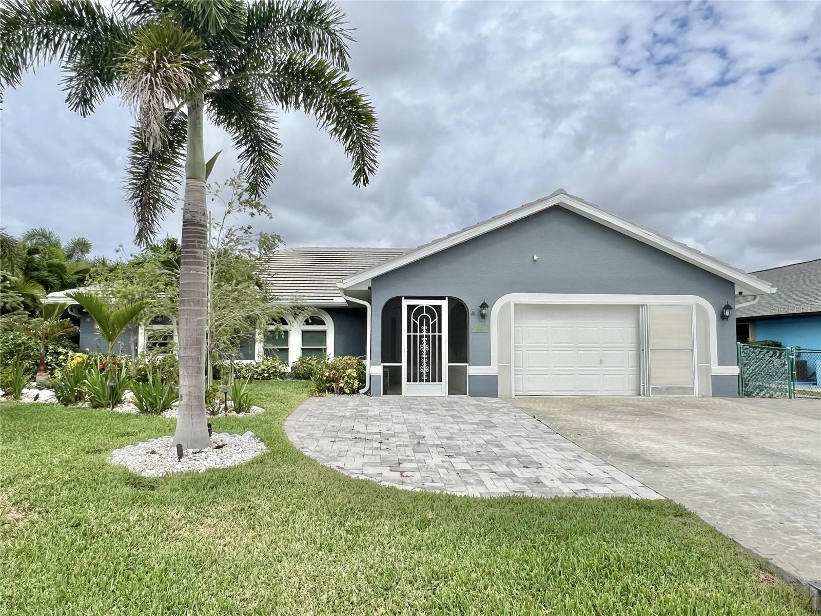 Single Family Residence in PUNTA GORDA, FL - Daniel Dourado