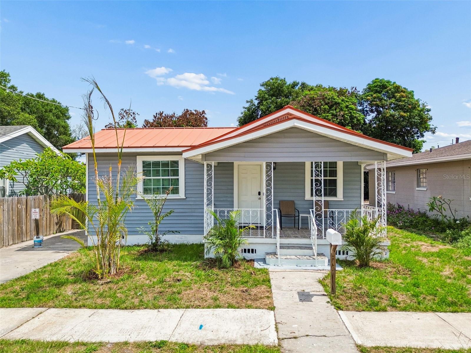 Single Family Residence in TAMPA, FL - Daniel Dourado