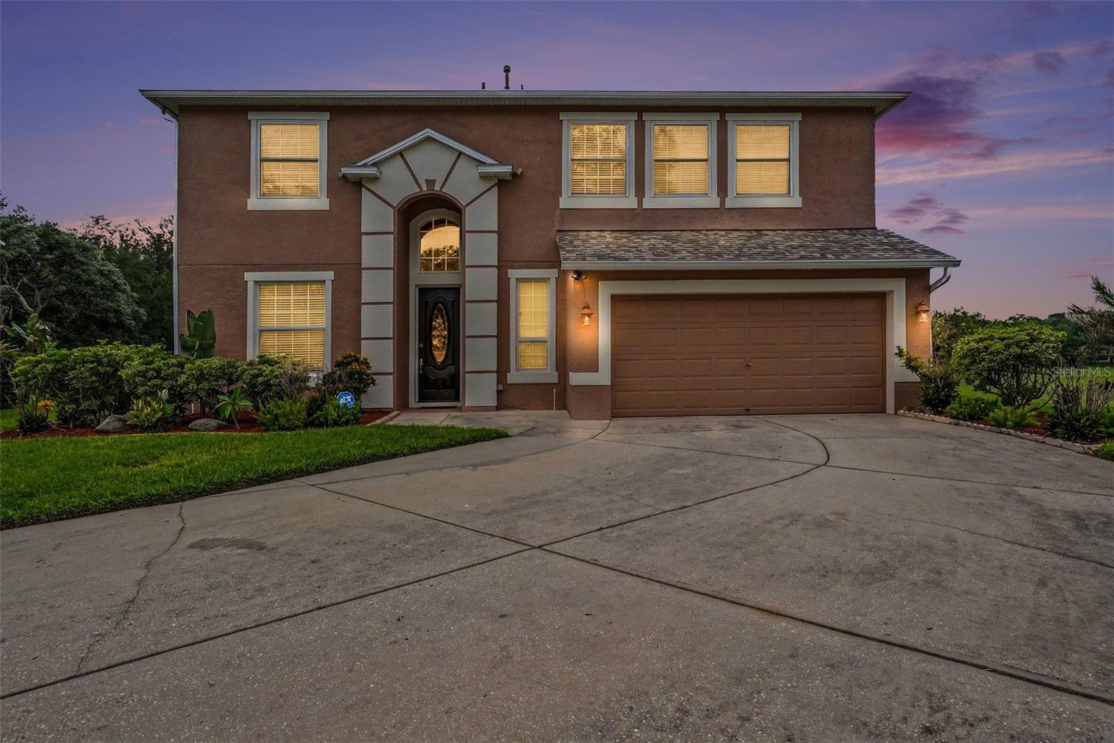 Single Family Residence in BRANDON, FL - Daniel Dourado