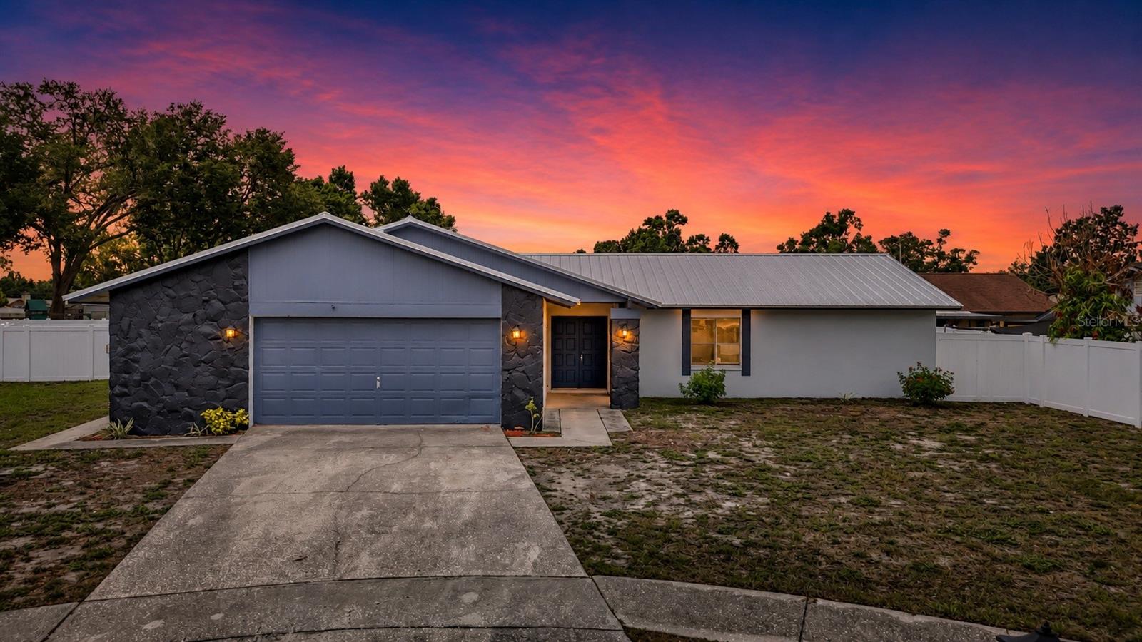 Single Family Residence in BRANDON, FL - Daniel Dourado