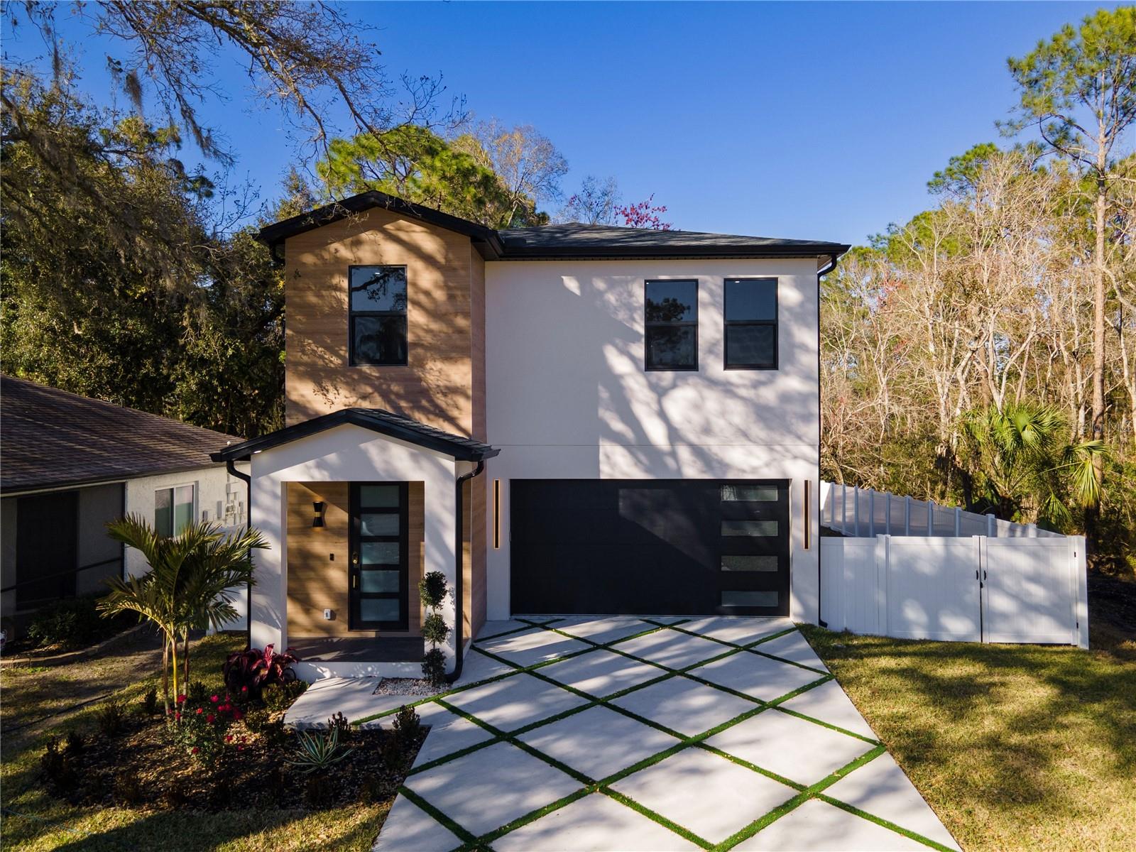 Single Family Residence in TAMPA, FL - Daniel Dourado