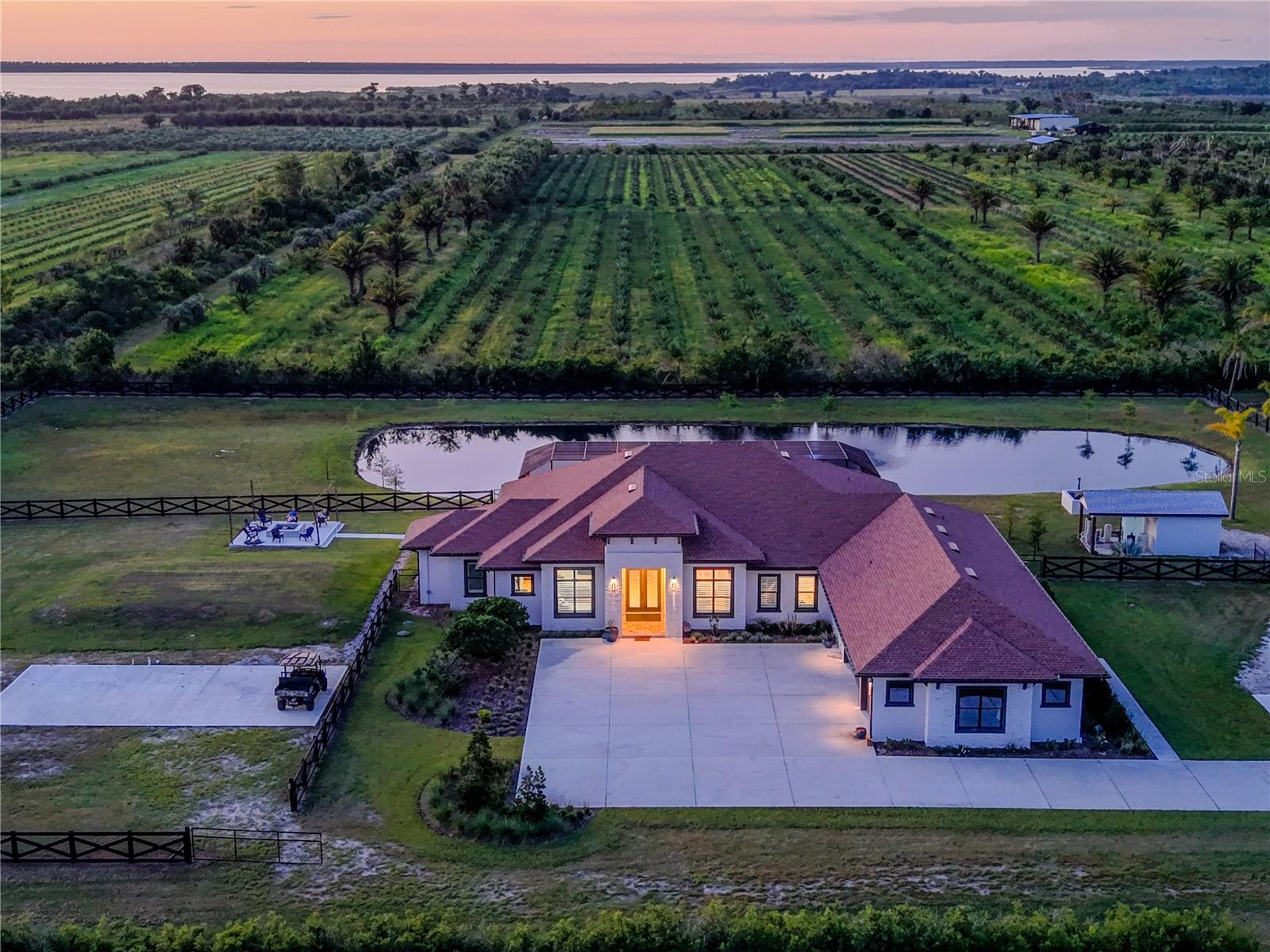 Single Family Residence in OVIEDO, FL - Daniel Dourado