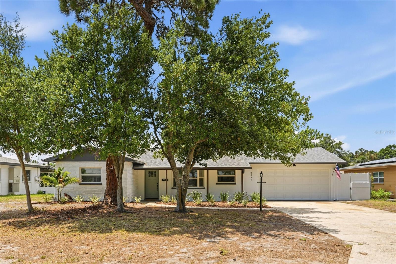 Single Family Residence in ST PETERSBURG, FL - Daniel Dourado