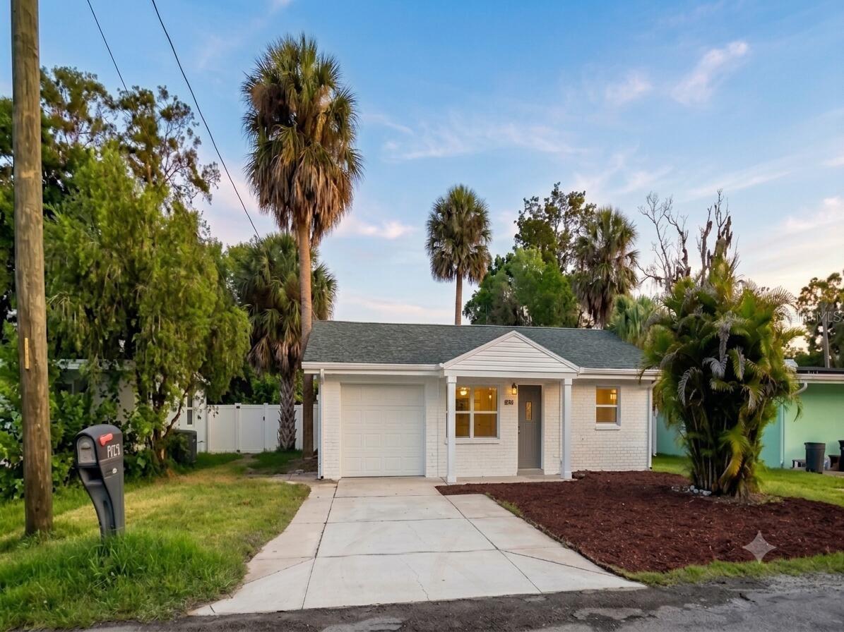 Single Family Residence in PORT RICHEY, FL - Daniel Dourado