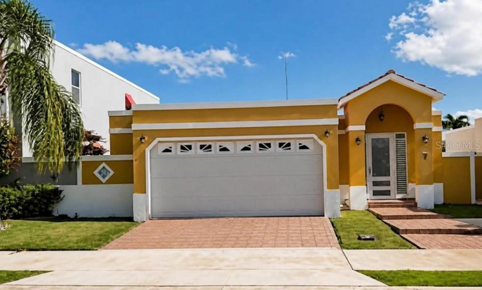 Single Family Residence in TOA ALTA, PR - Daniel Dourado