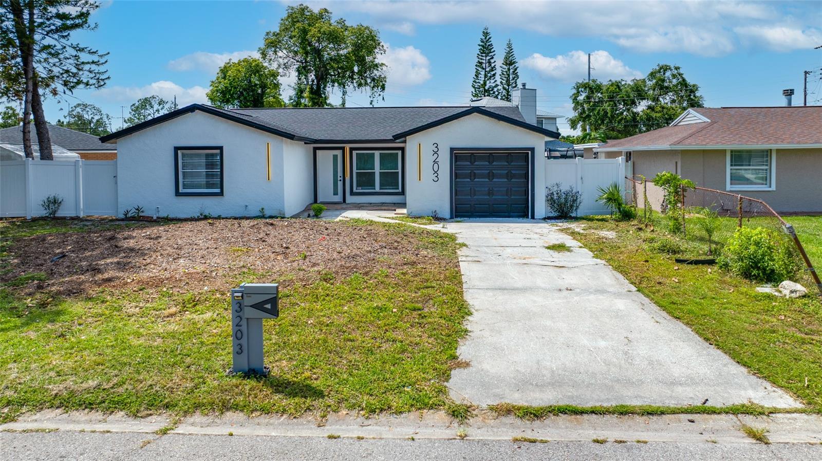 Single Family Residence in TAMPA, FL - Daniel Dourado