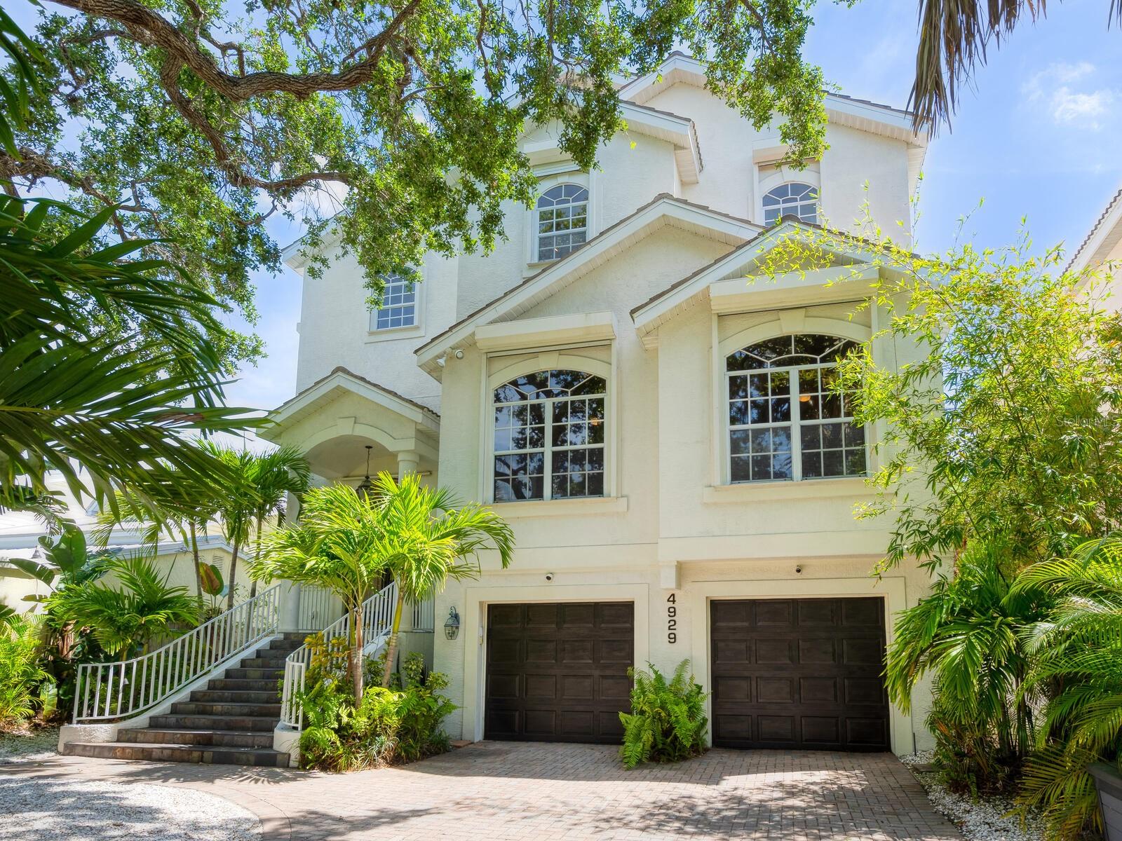 Single Family Residence in SARASOTA, FL - Daniel Dourado