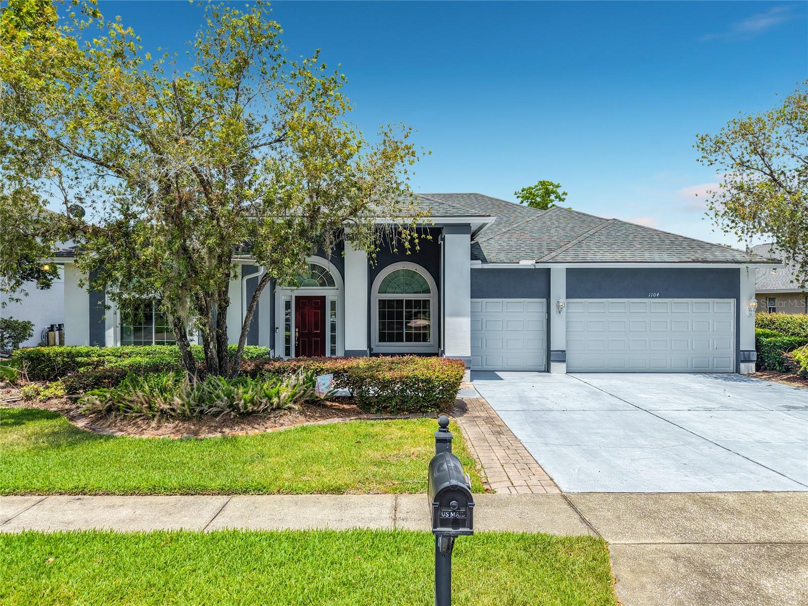 Single Family Residence in OVIEDO, FL - Daniel Dourado