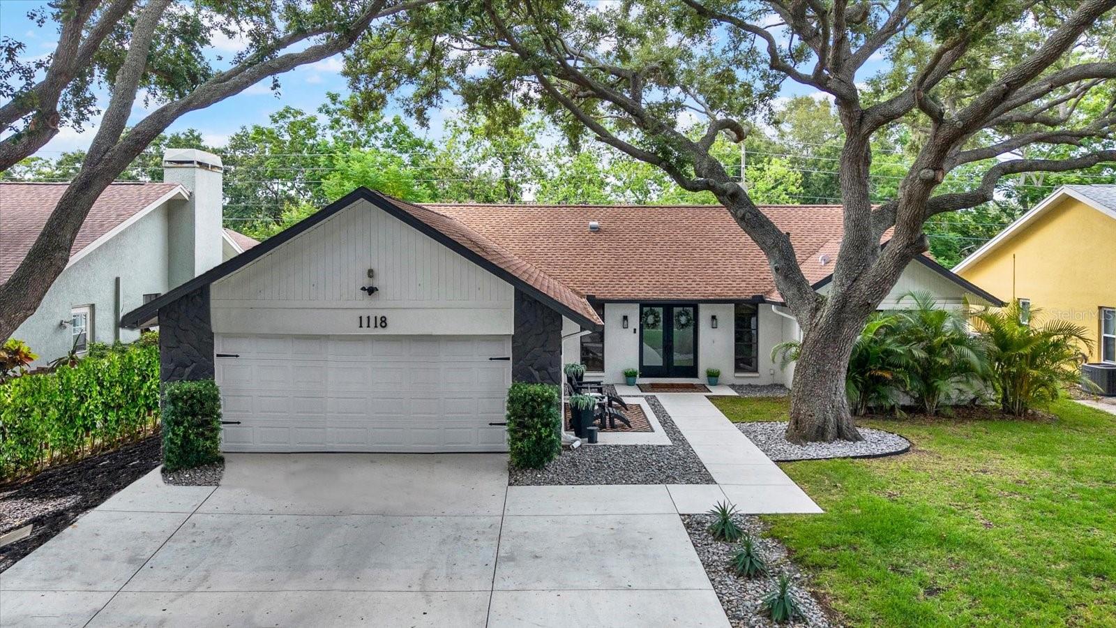 Single Family Residence em SAFETY HARBOR, FL - Daniel Dourado
