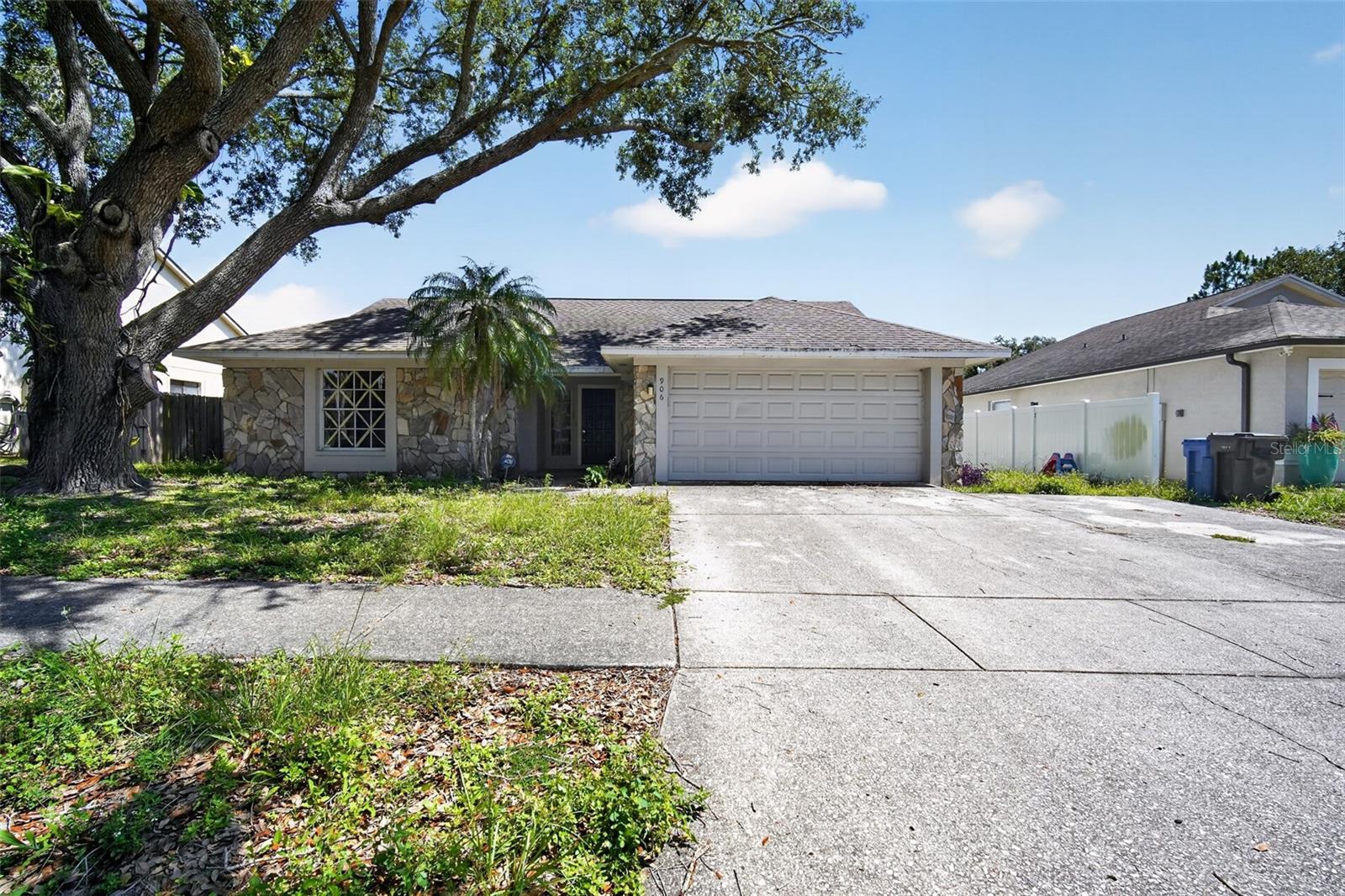Single Family Residence in BRANDON, FL - Daniel Dourado