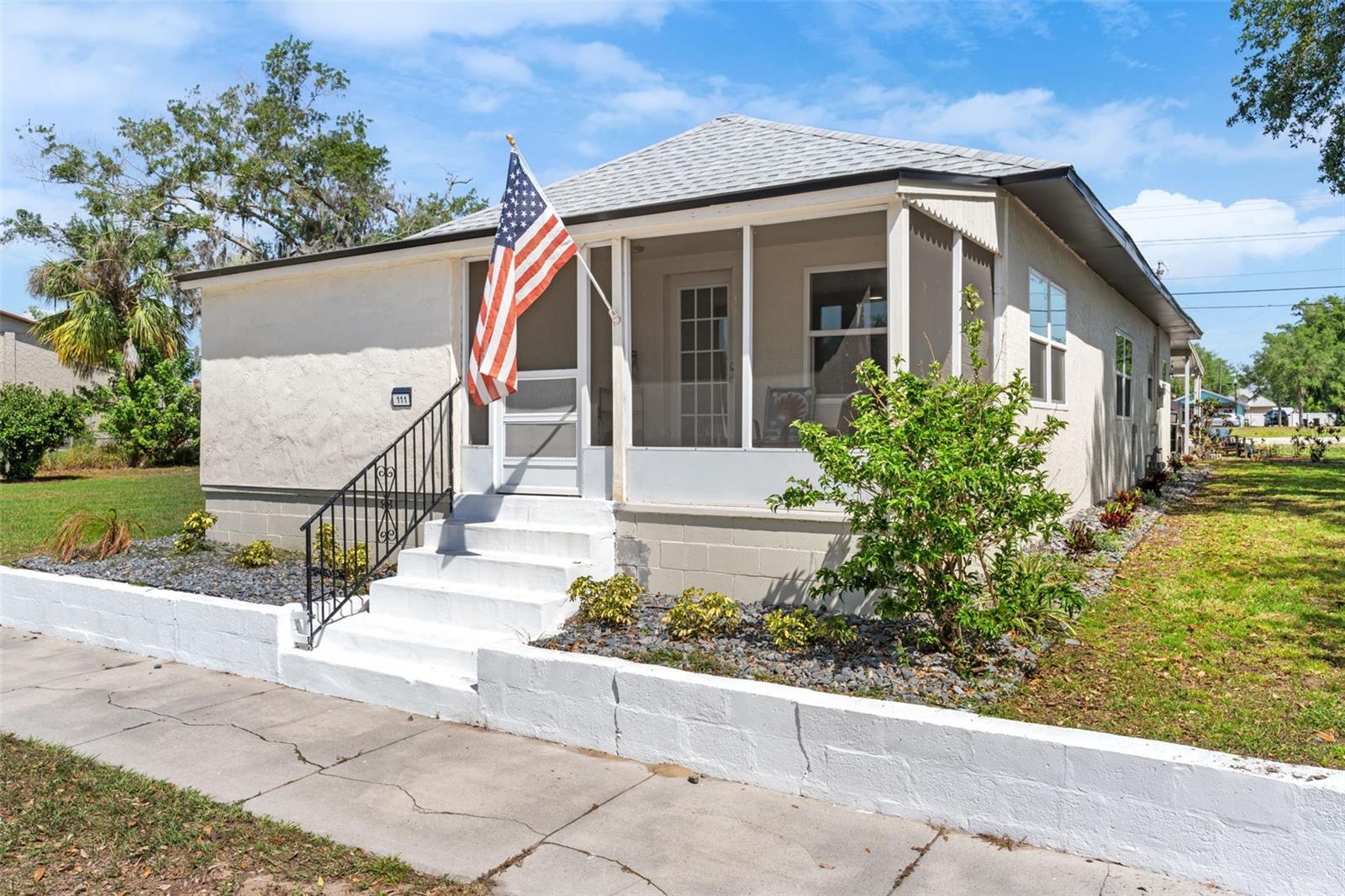 Single Family Residence in DUNDEE, FL - Daniel Dourado
