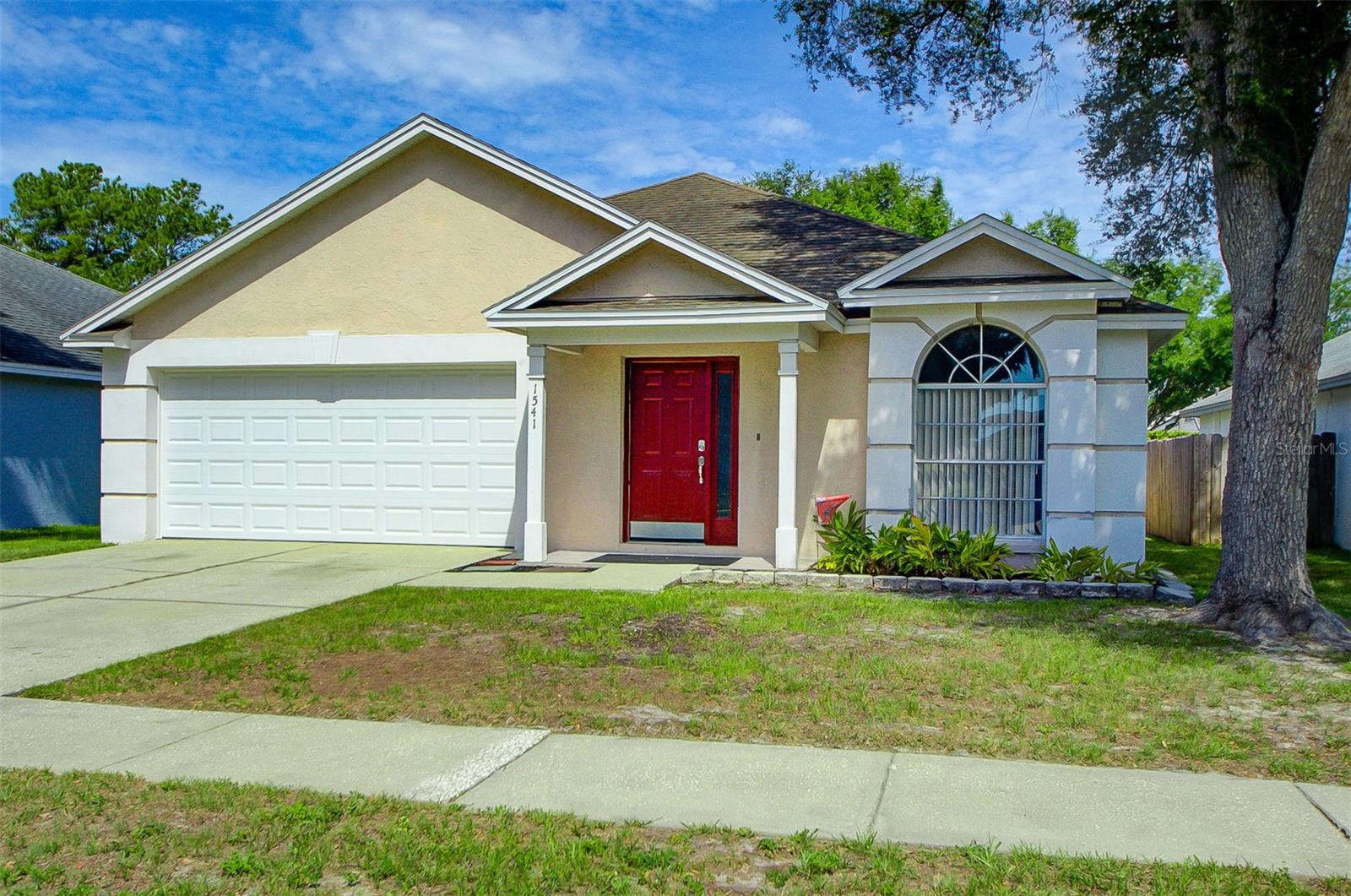 Single Family Residence in BRANDON, FL - Daniel Dourado