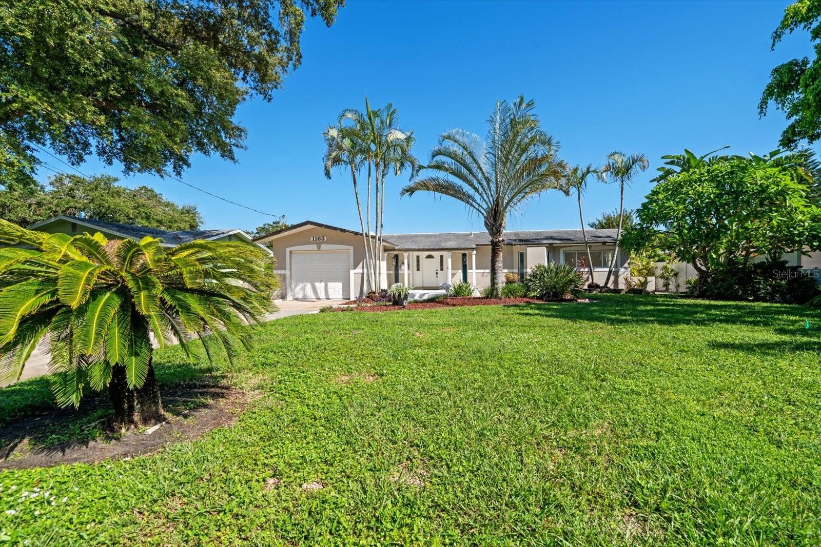 Single Family Residence in ST PETERSBURG, FL - Daniel Dourado