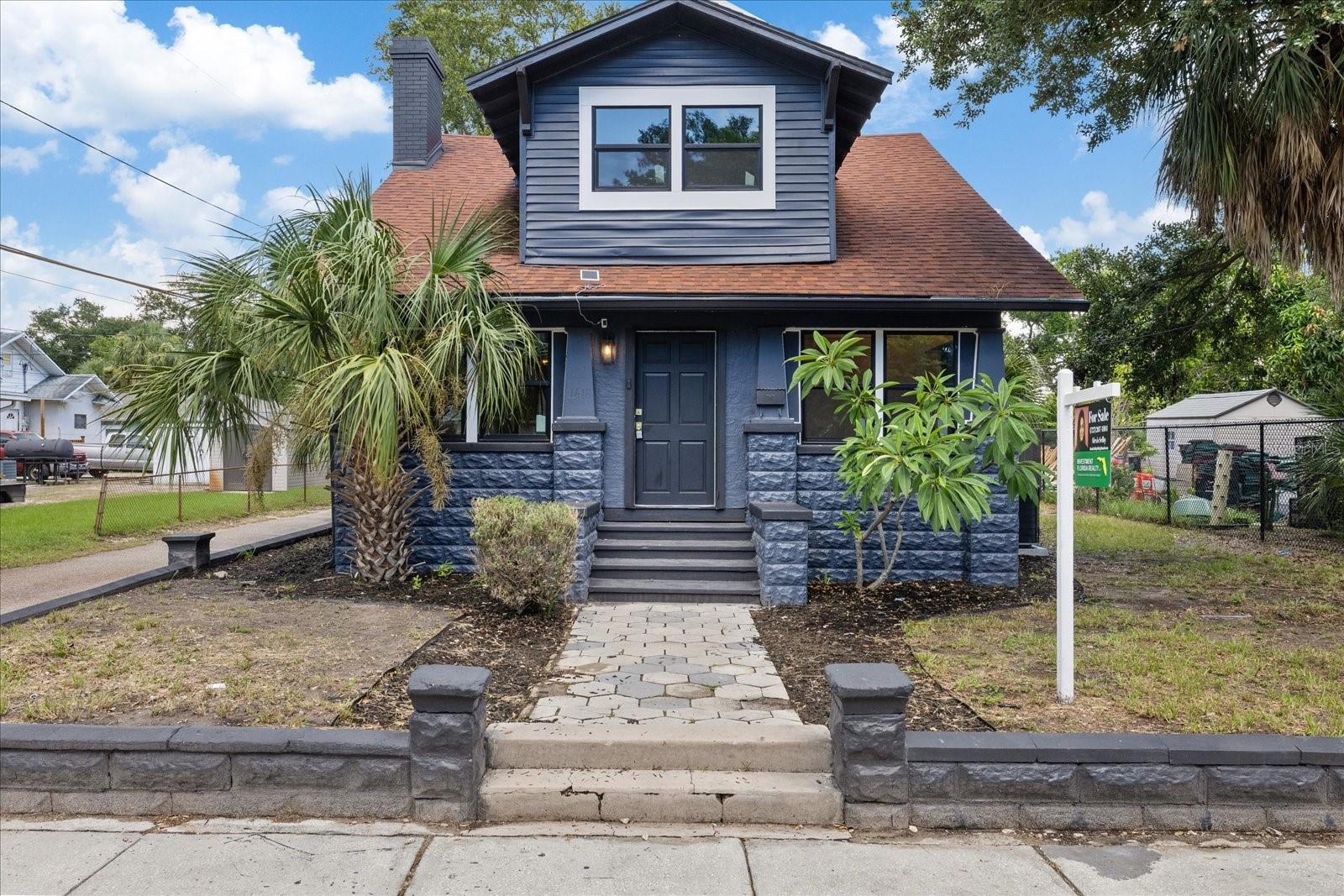 Single Family Residence in ST PETERSBURG, FL - Daniel Dourado