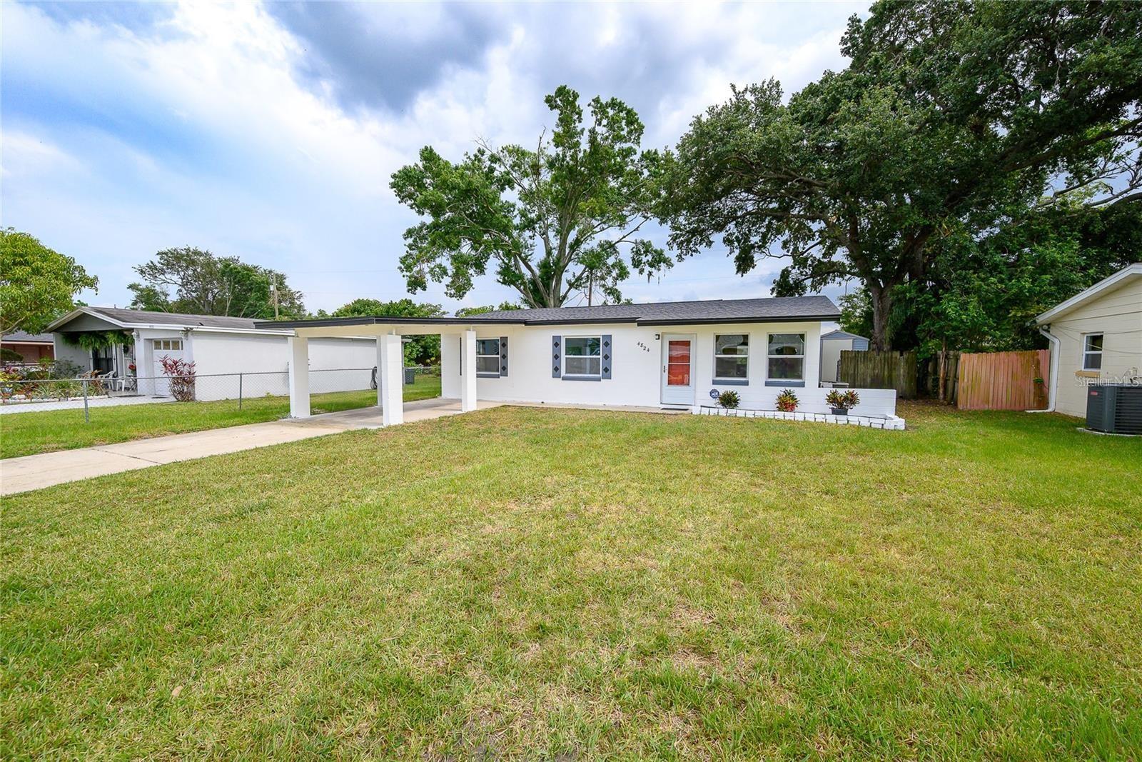 Single Family Residence in ORLANDO, FL - Daniel Dourado