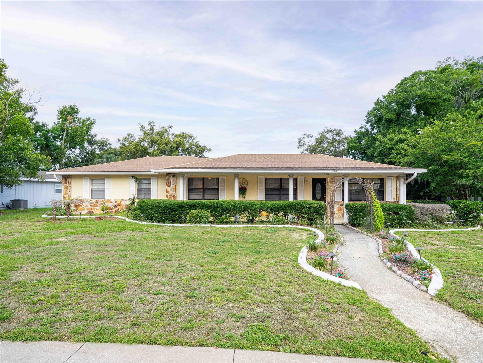 Single Family Residence in MINNEOLA, FL - Daniel Dourado