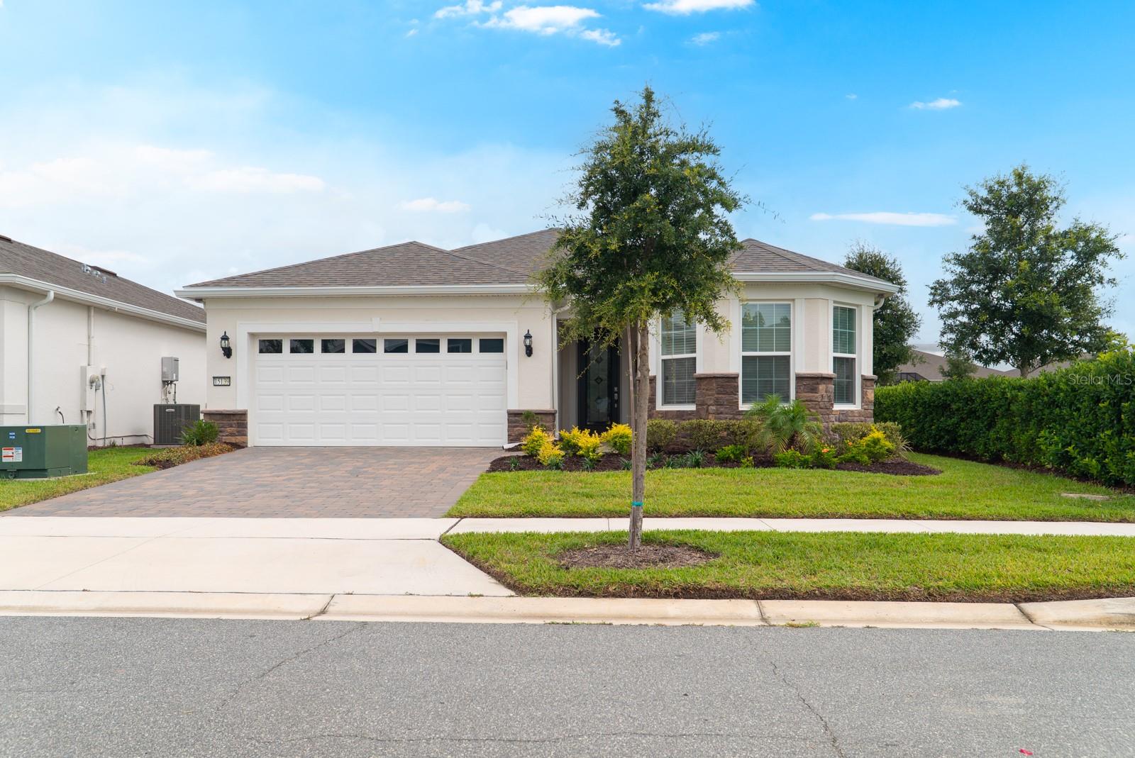 Single Family Residence in WINTER GARDEN, FL - Daniel Dourado