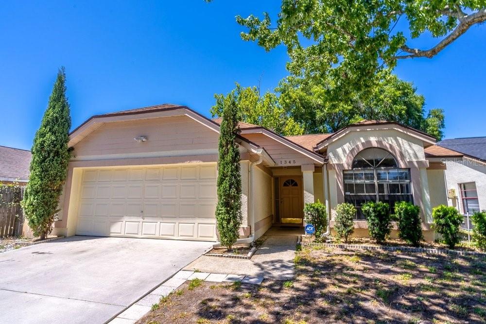 Single Family Residence in APOPKA, FL - Daniel Dourado