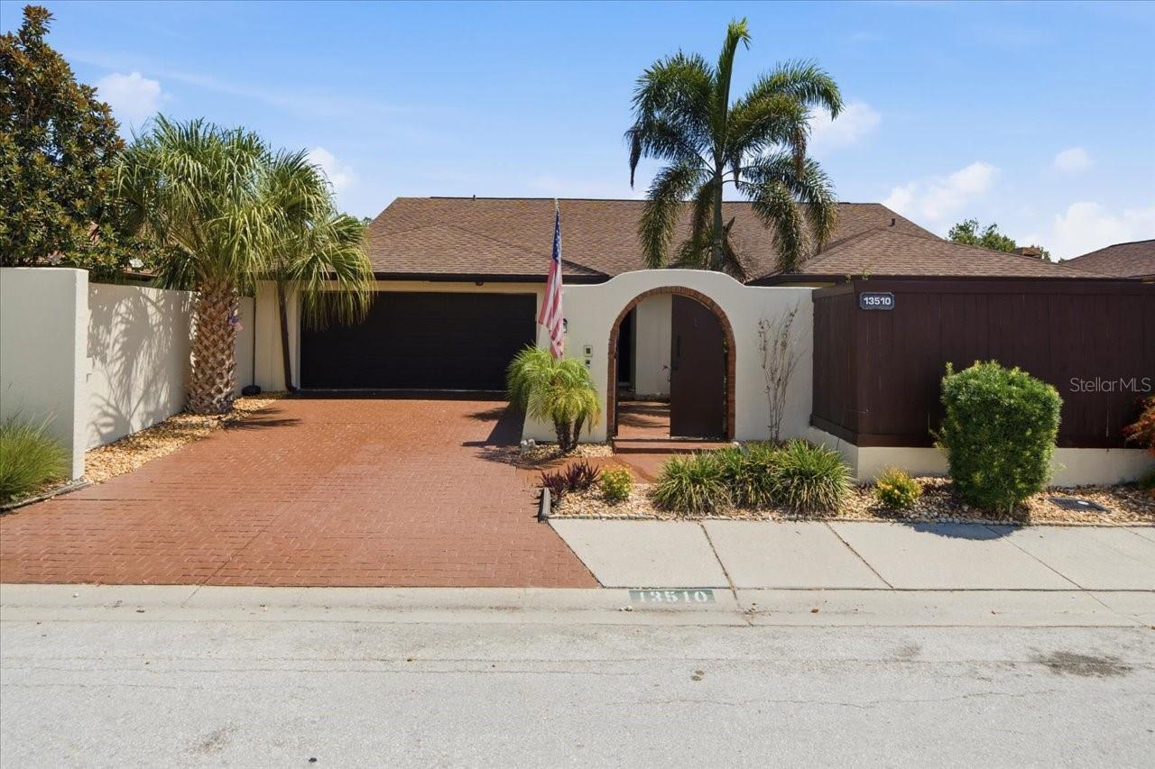 Single Family Residence in TAMPA, FL - Daniel Dourado