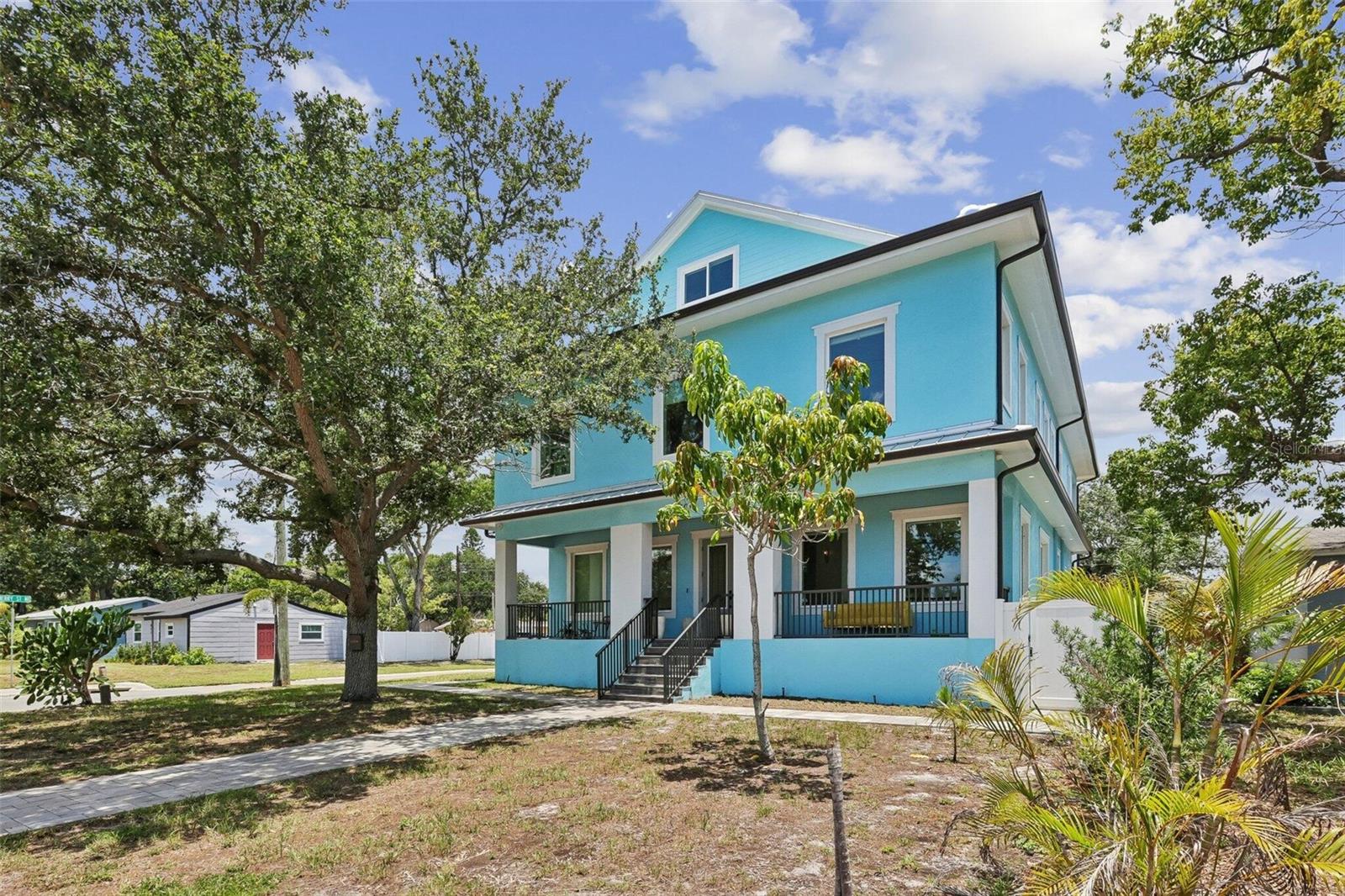Single Family Residence in ST PETERSBURG, FL - Daniel Dourado