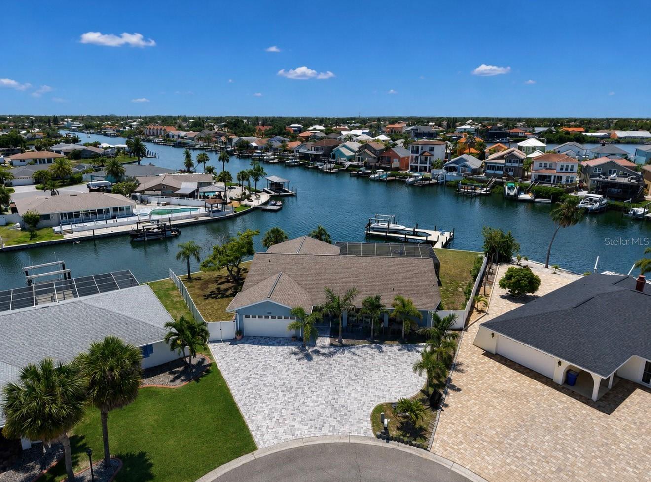 Single Family Residence in APOLLO BEACH, FL - Daniel Dourado