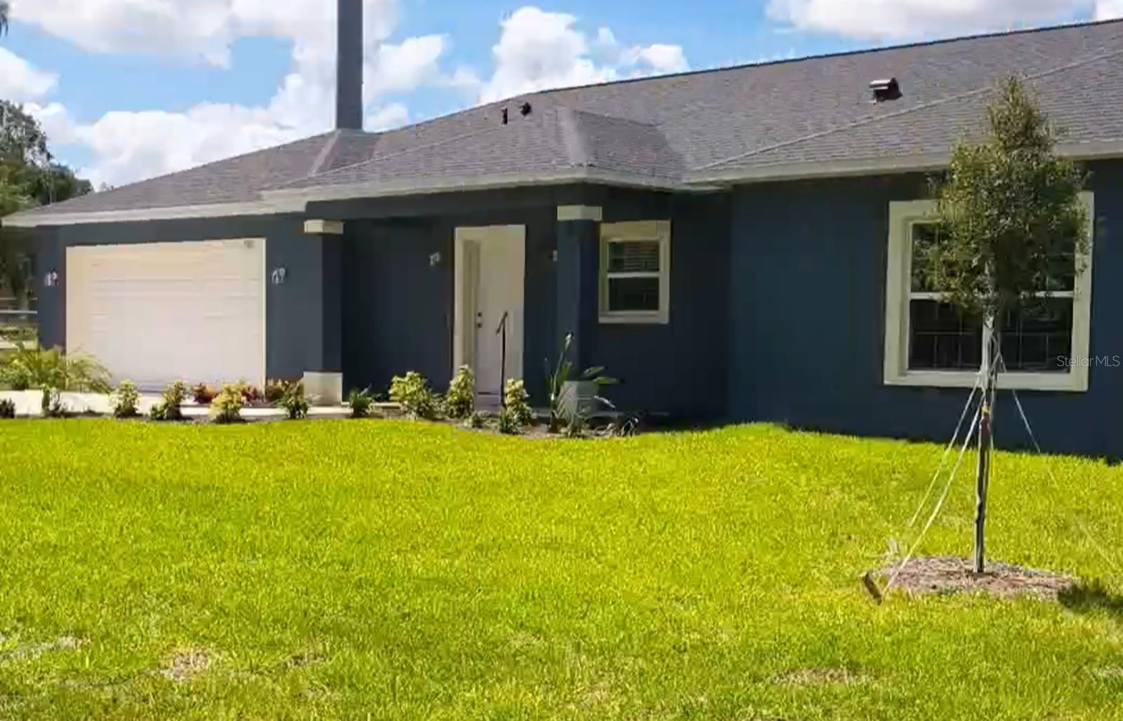 Single Family Residence in WIMAUMA, FL - Daniel Dourado