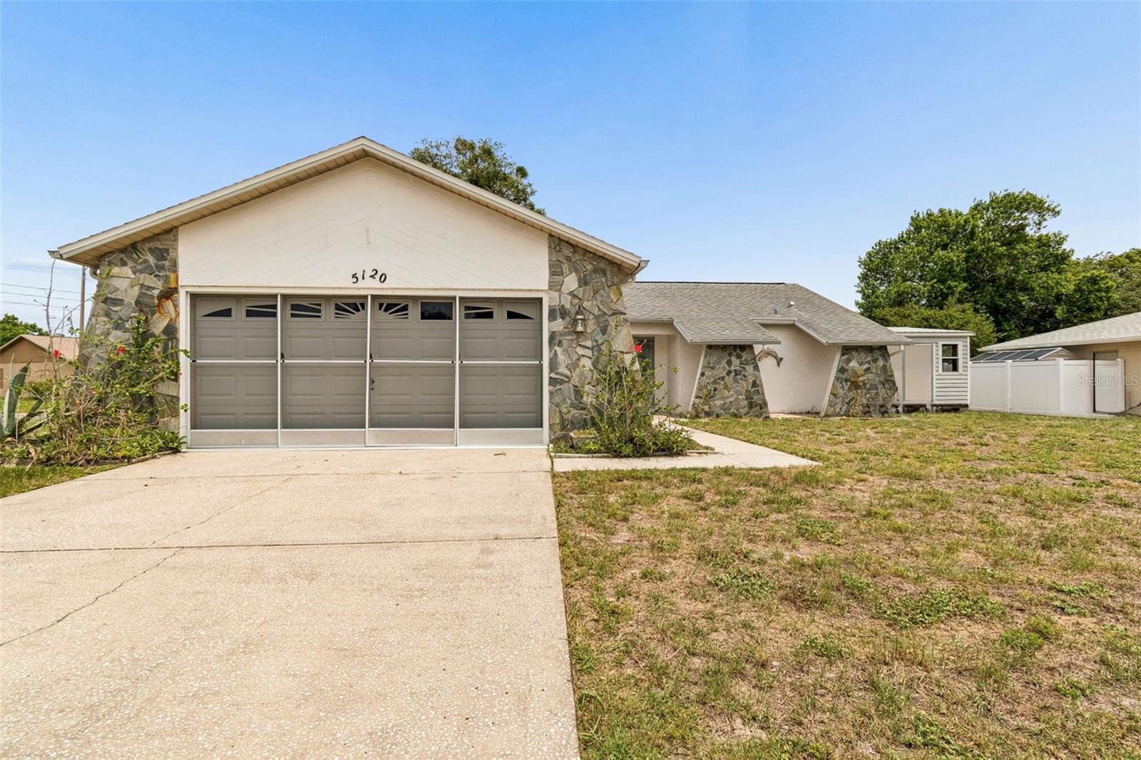 Single Family Residence in NEW PORT RICHEY, FL - Daniel Dourado