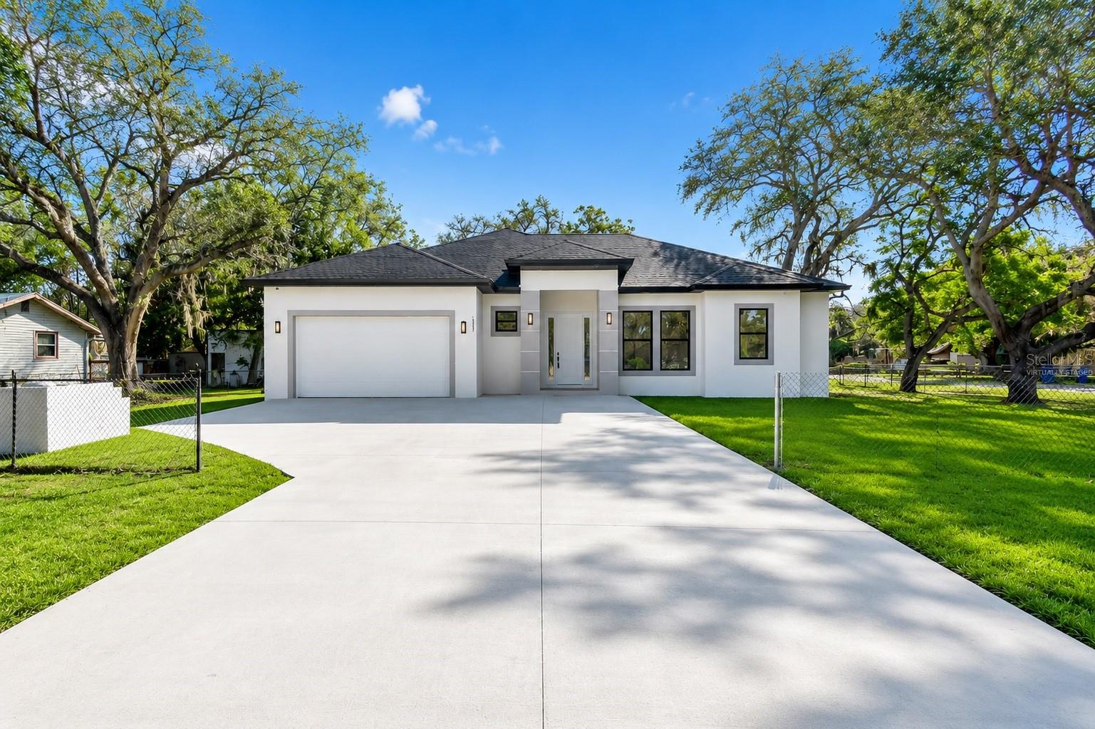 Single Family Residence in LUTZ, FL - Daniel Dourado