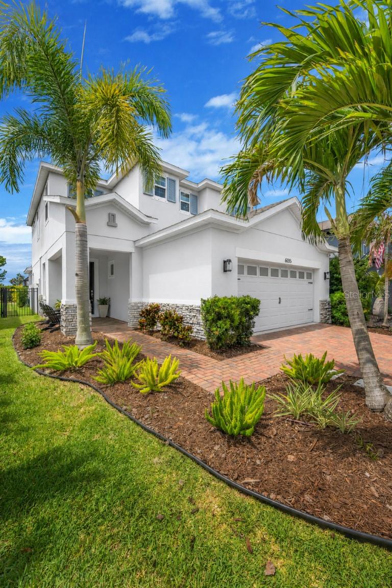 Single Family Residence in APOLLO BEACH, FL - Daniel Dourado