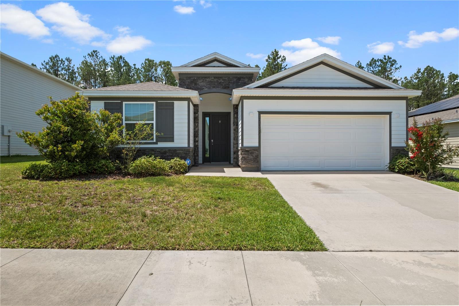 Single Family Residence in ALACHUA, FL - Daniel Dourado