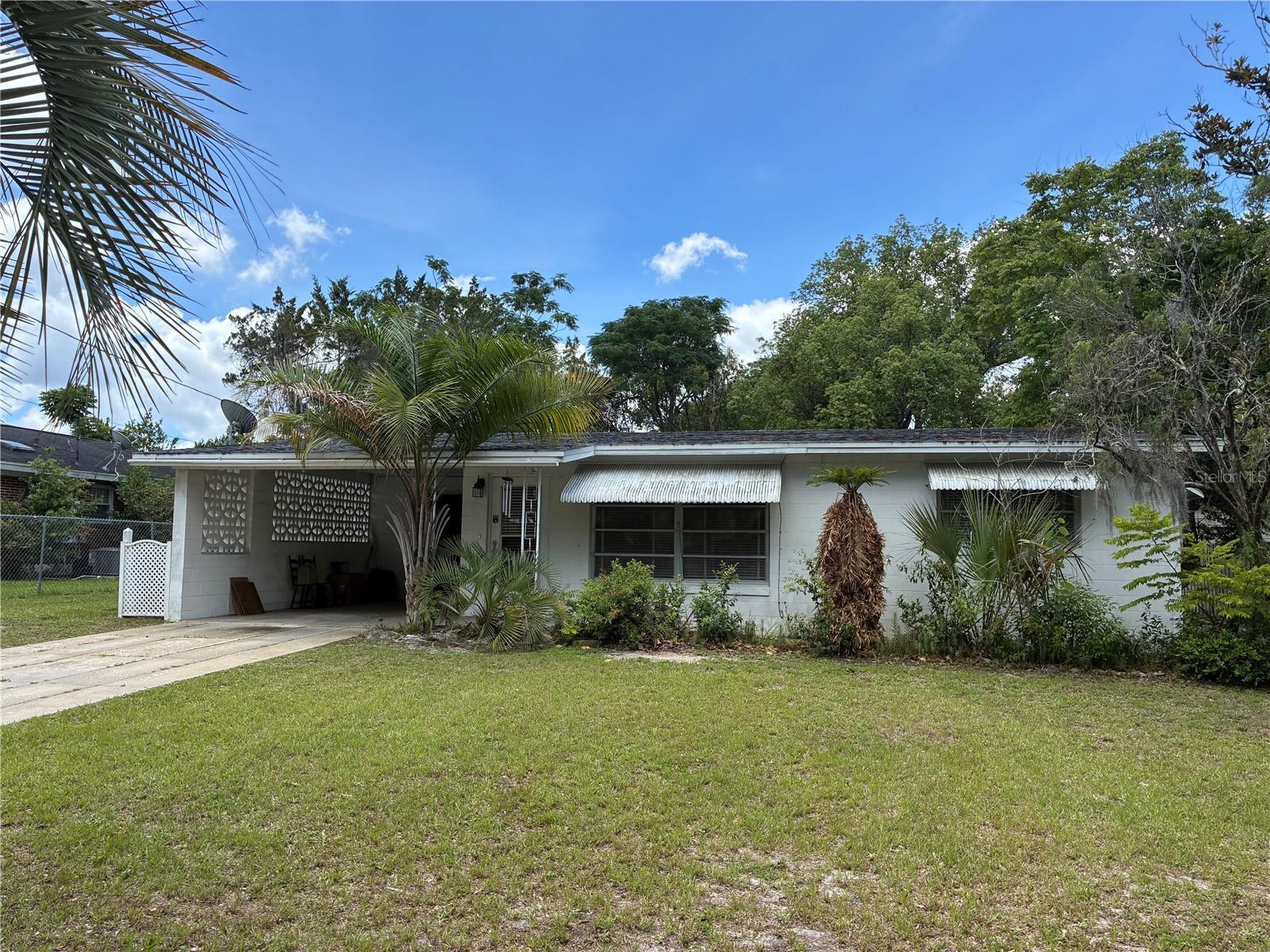 Single Family Residence in DEBARY, FL - Daniel Dourado